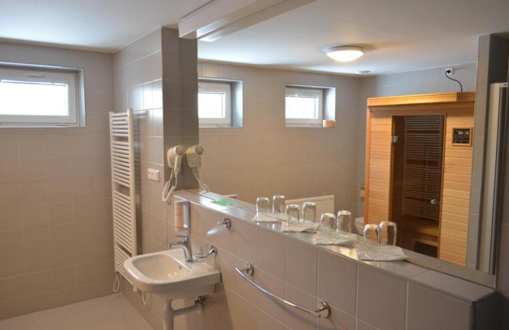 Hotel Ceska Farma Dolni Dvur Luaran gambar