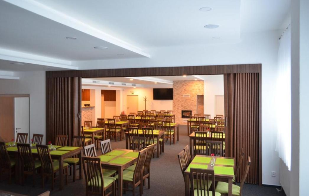 Hotel Ceska Farma Dolni Dvur Luaran gambar